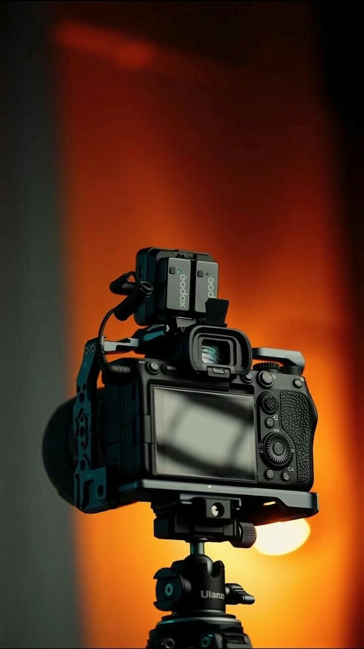 Macchina fotografica professionale su cavalletto